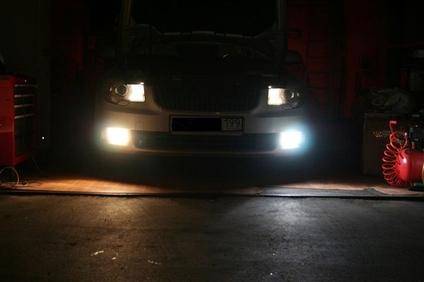 Какие лампочки лучше светят на авто. Каждая лампа рассчитана на определённую мощность, которую может предоставить конкретный автомобиль. Покупать желательно обыкновенные лампы заводского производства